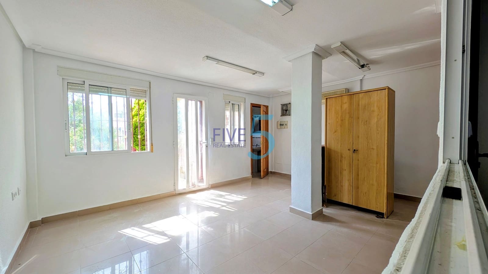 Casa de 2 habitaciones en La Zenia en venta con piscina garaje - 205.000 € (Ref: 10048387)