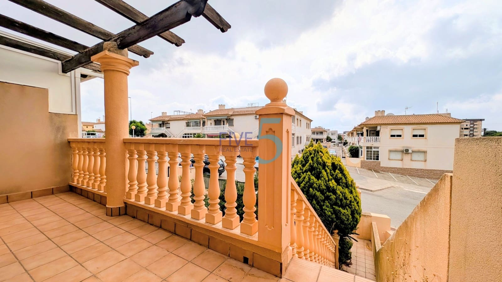 Casa de 2 habitaciones en La Zenia en venta con piscina garaje - 205.000 € (Ref: 10048387)