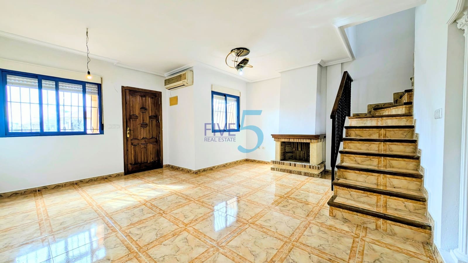 Casa de 2 habitaciones en La Zenia en venta con piscina garaje - 205.000 € (Ref: 10048387)