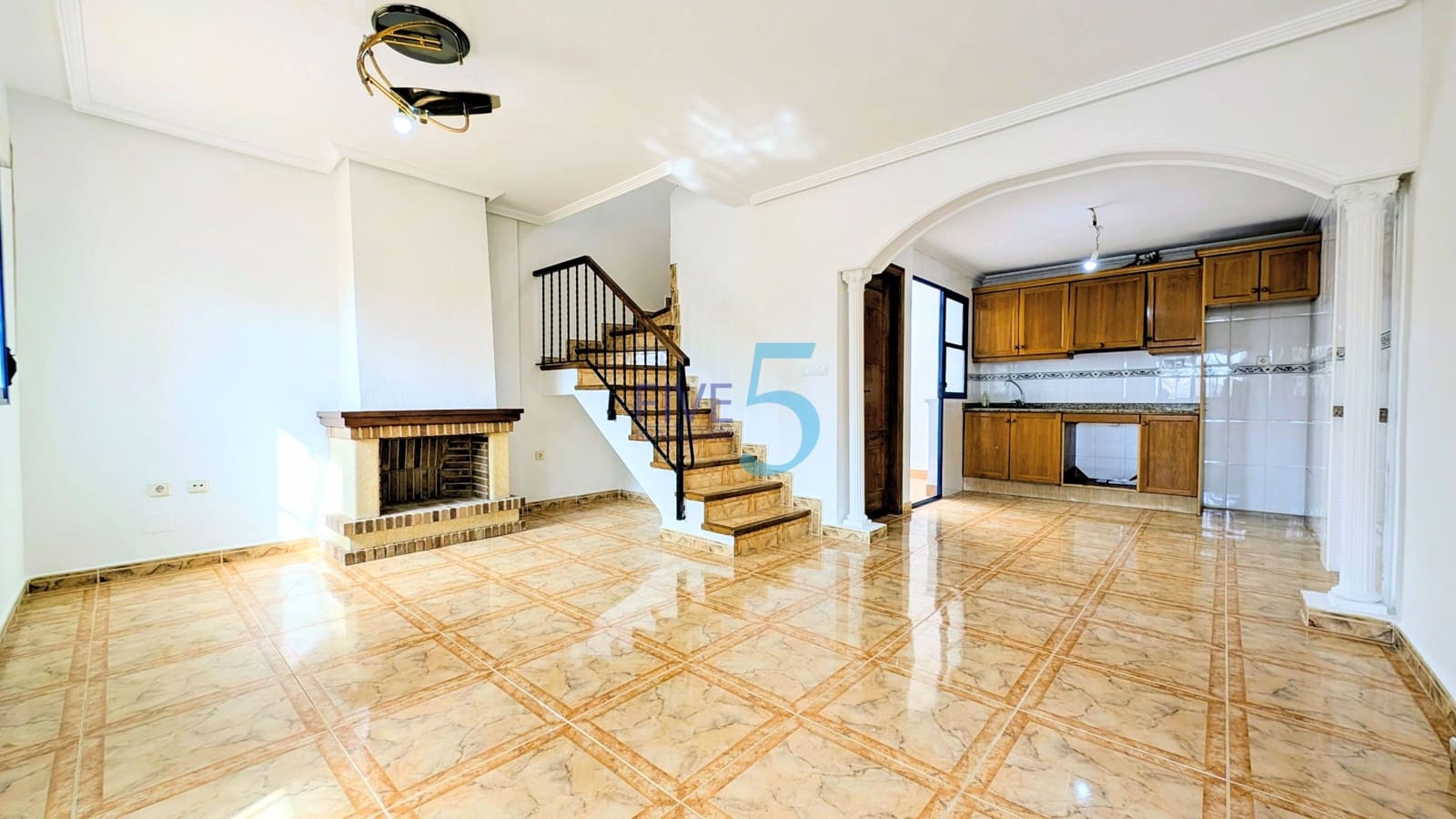 Casa de 2 habitaciones en La Zenia en venta con piscina garaje - 205.000 € (Ref: 10048387)