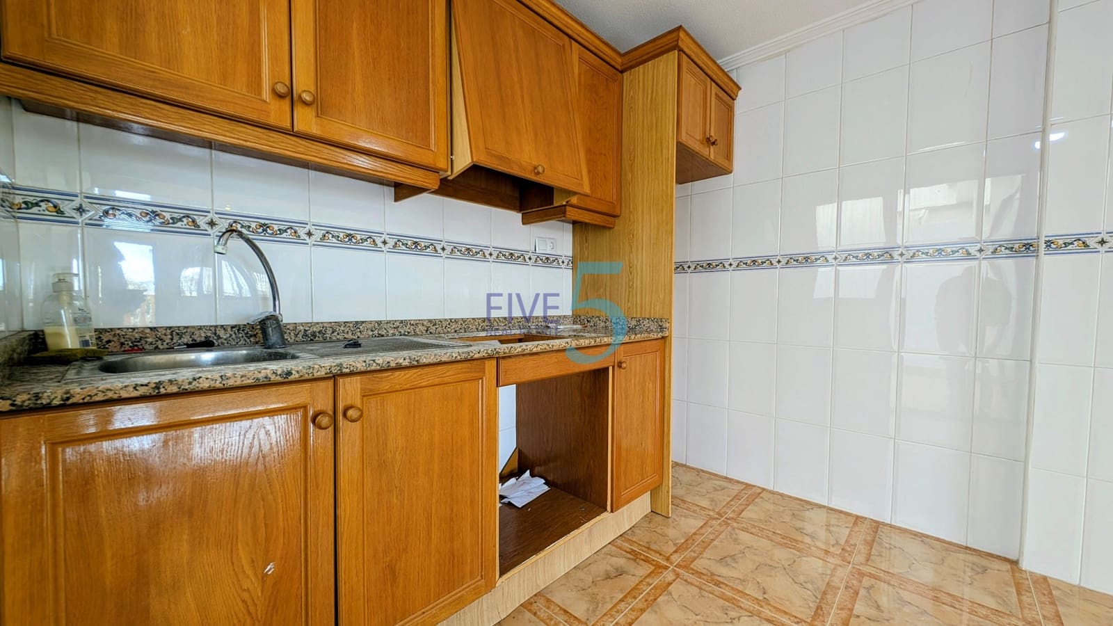 Casa de 2 habitaciones en La Zenia en venta con piscina garaje - 205.000 € (Ref: 10048387)