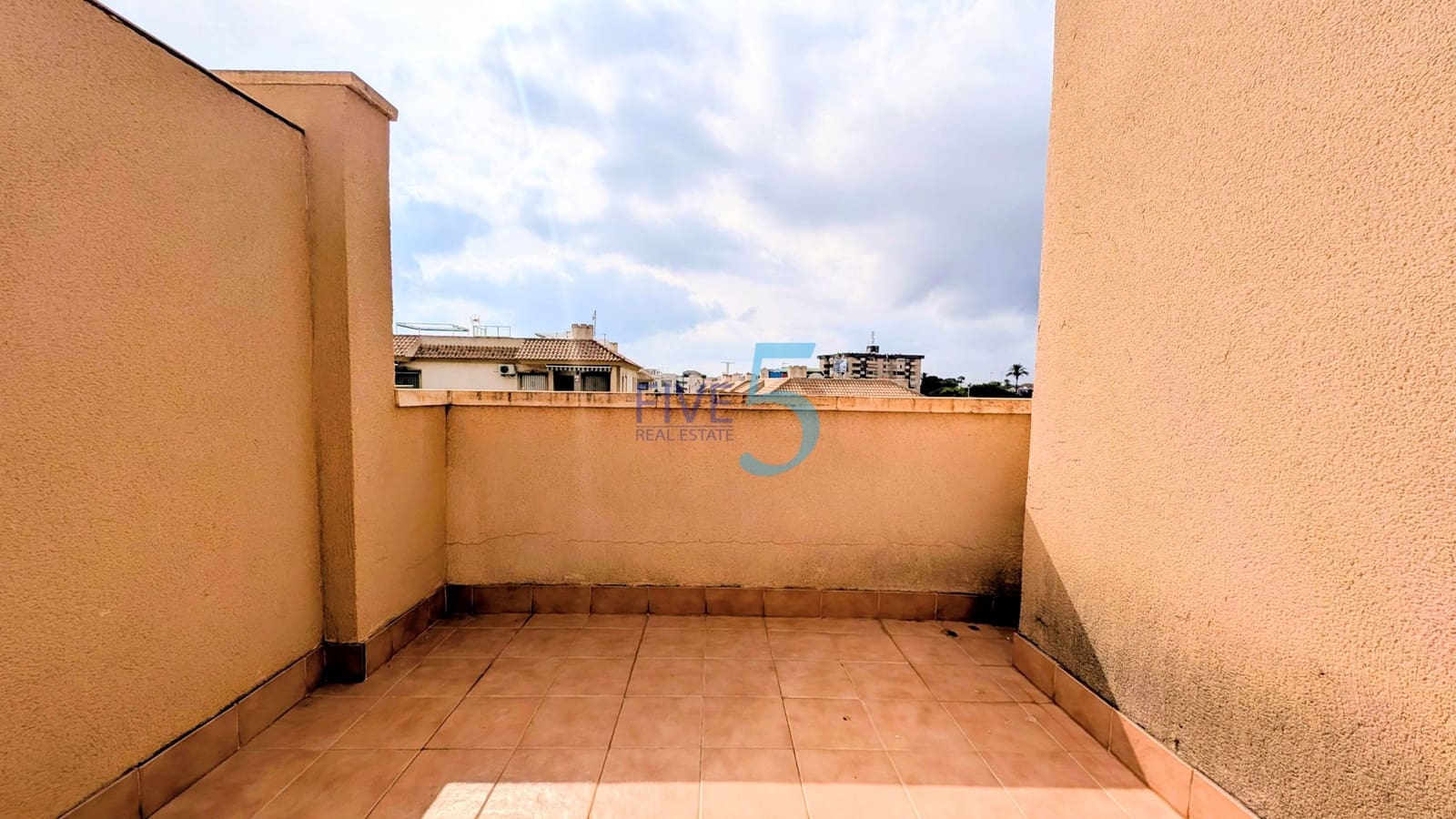 Casa de 2 habitaciones en La Zenia en venta con piscina garaje - 205.000 € (Ref: 10048387)