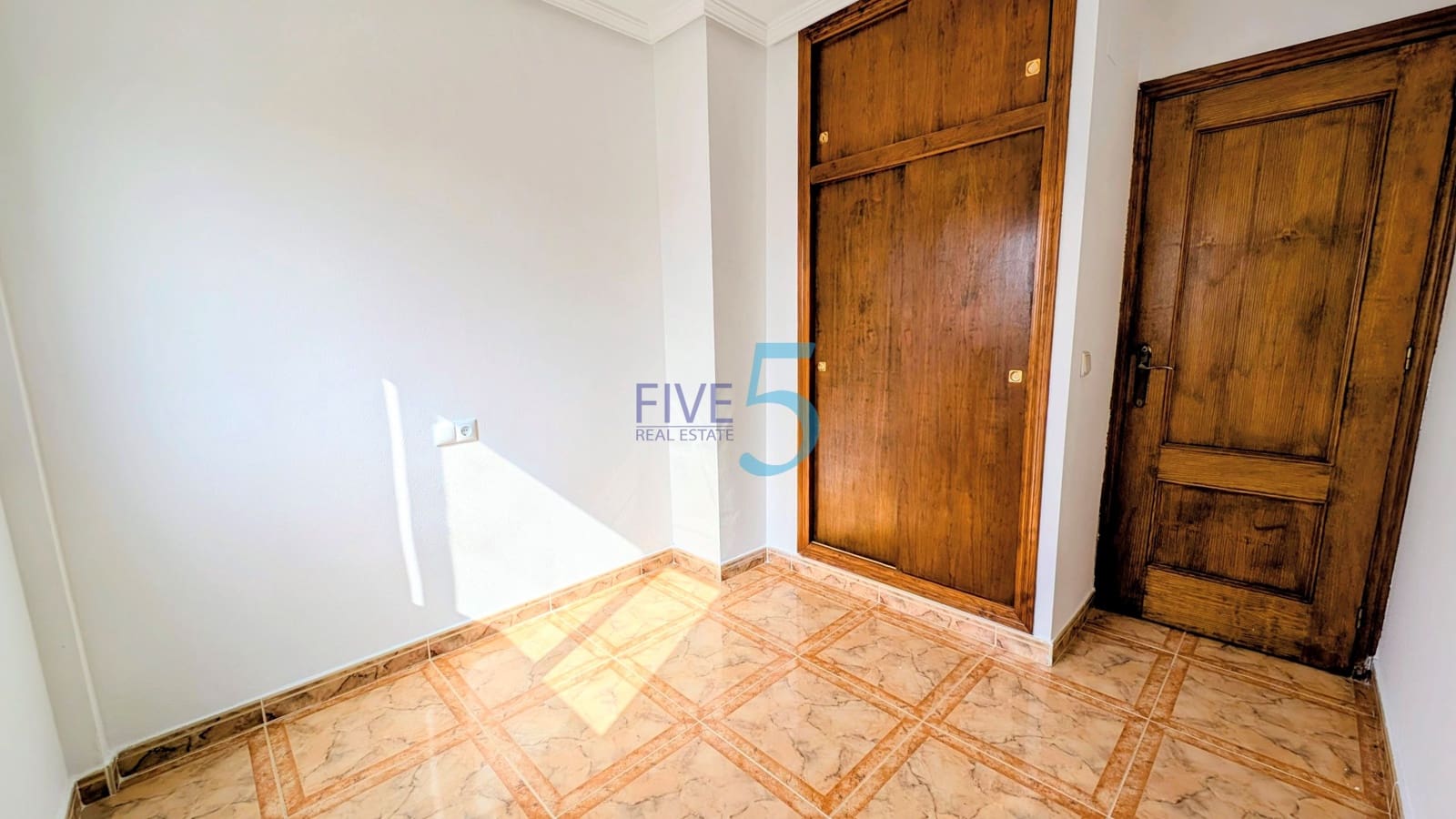 Casa de 2 habitaciones en La Zenia en venta con piscina garaje - 205.000 € (Ref: 10048387)