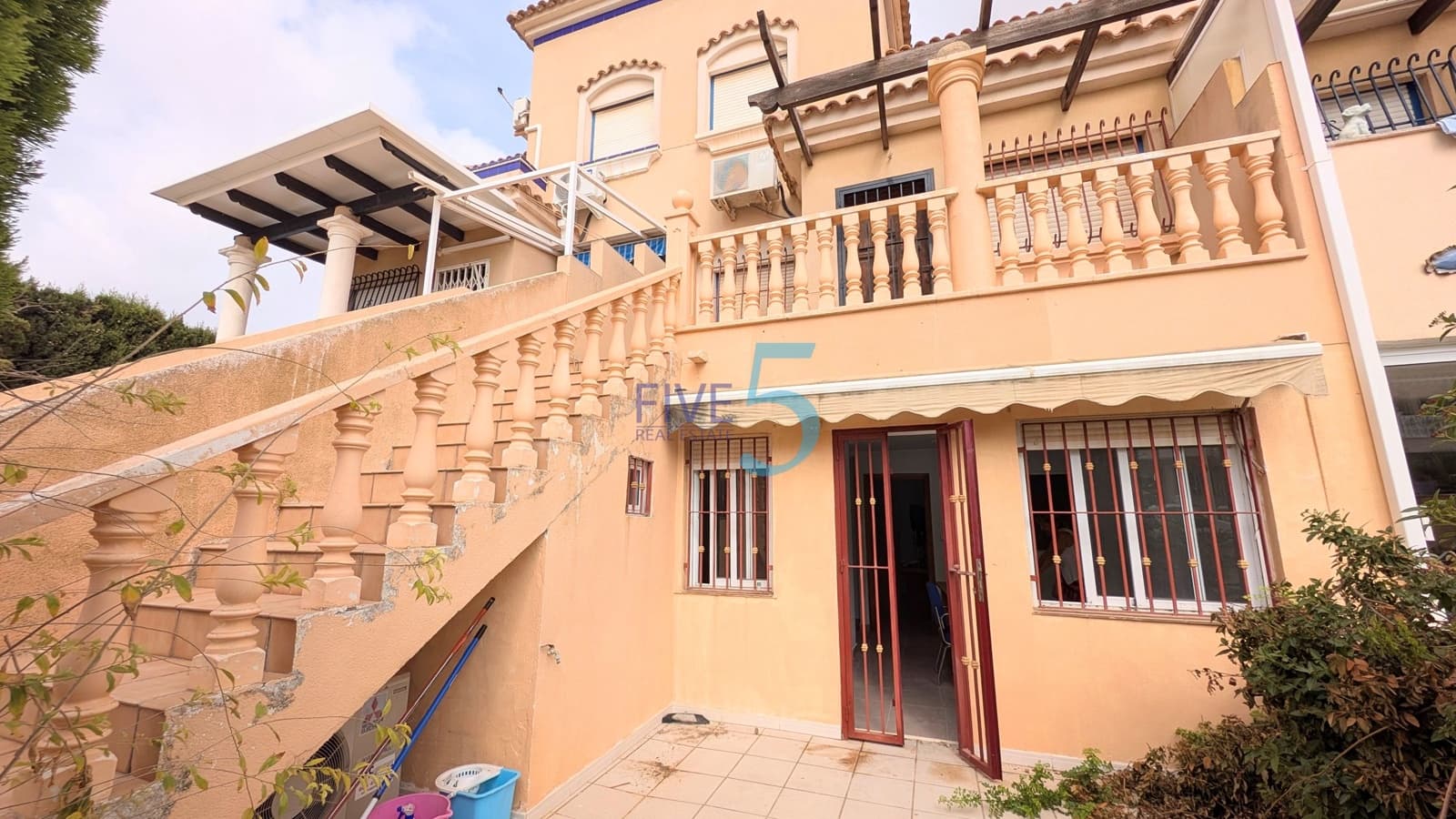 Casa de 2 habitaciones en La Zenia en venta con piscina garaje - 205.000 € (Ref: 10048387)