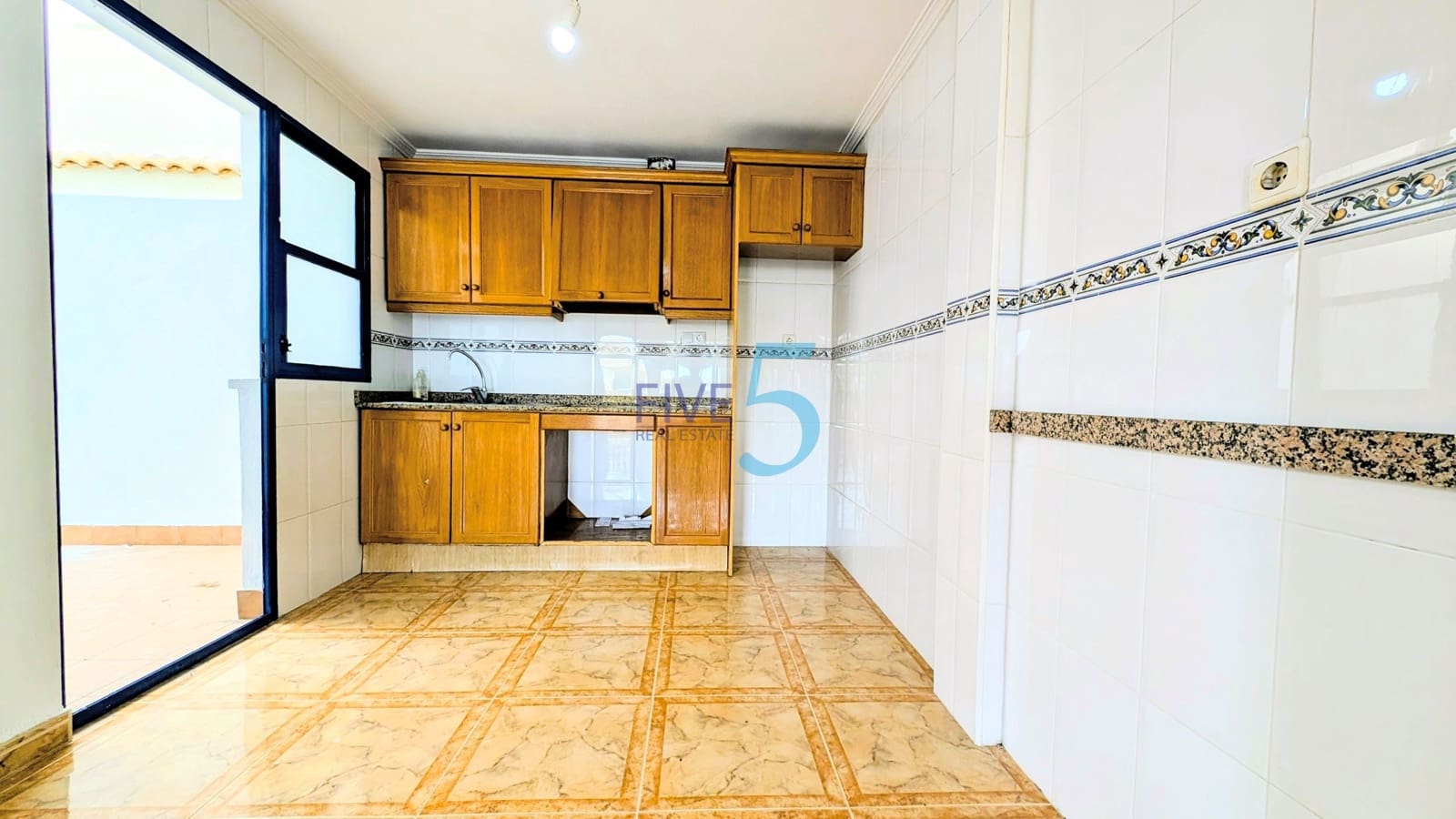 Casa de 2 habitaciones en La Zenia en venta con piscina garaje - 205.000 € (Ref: 10048387)