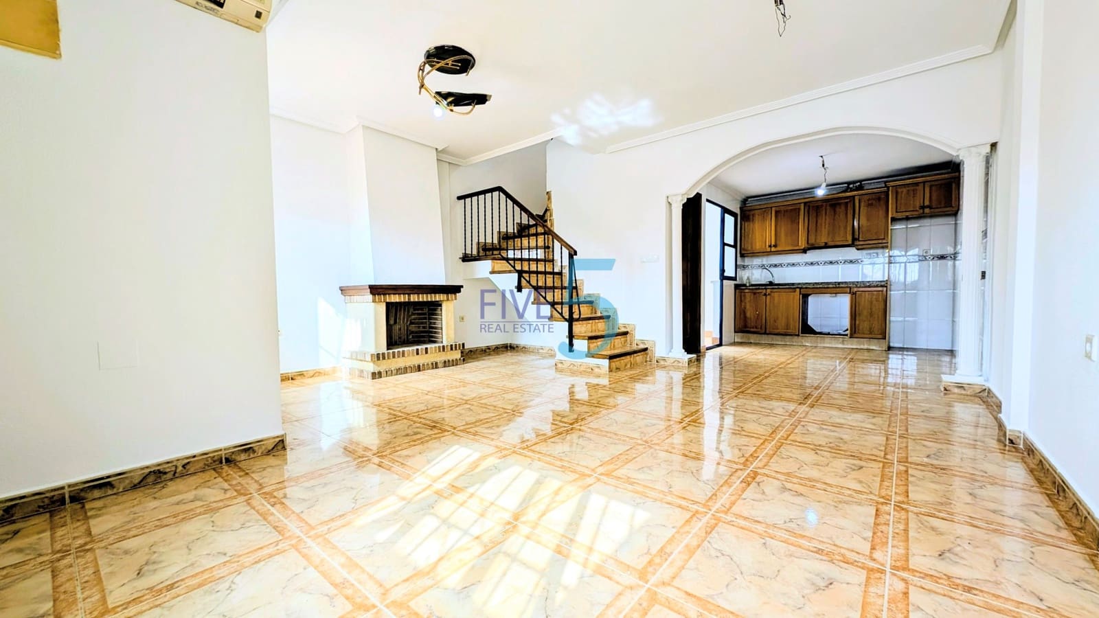 Casa de 2 habitaciones en La Zenia en venta con piscina garaje - 205.000 € (Ref: 10048387)