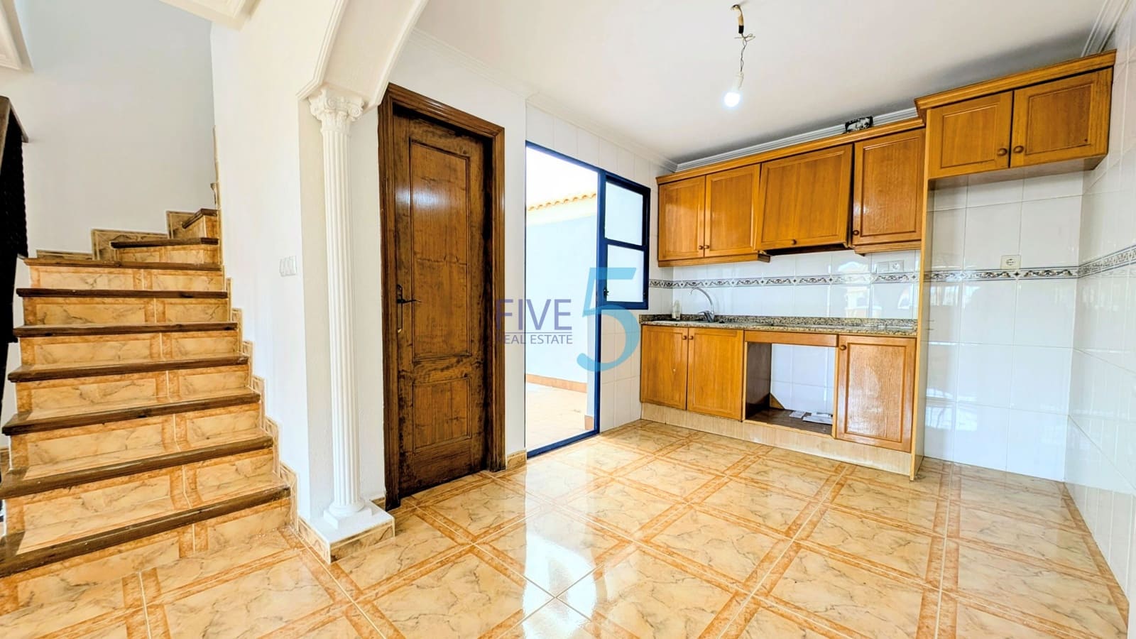 Casa de 2 habitaciones en La Zenia en venta con piscina garaje - 205.000 € (Ref: 10048387)