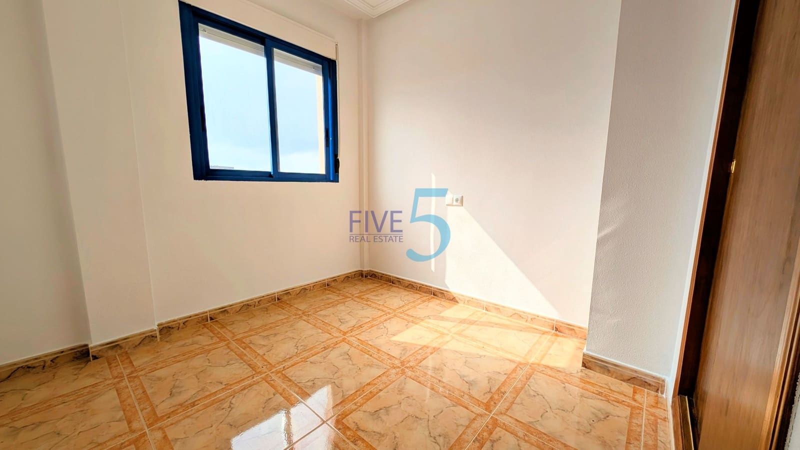 Casa de 2 habitaciones en La Zenia en venta con piscina garaje - 205.000 € (Ref: 10048387)