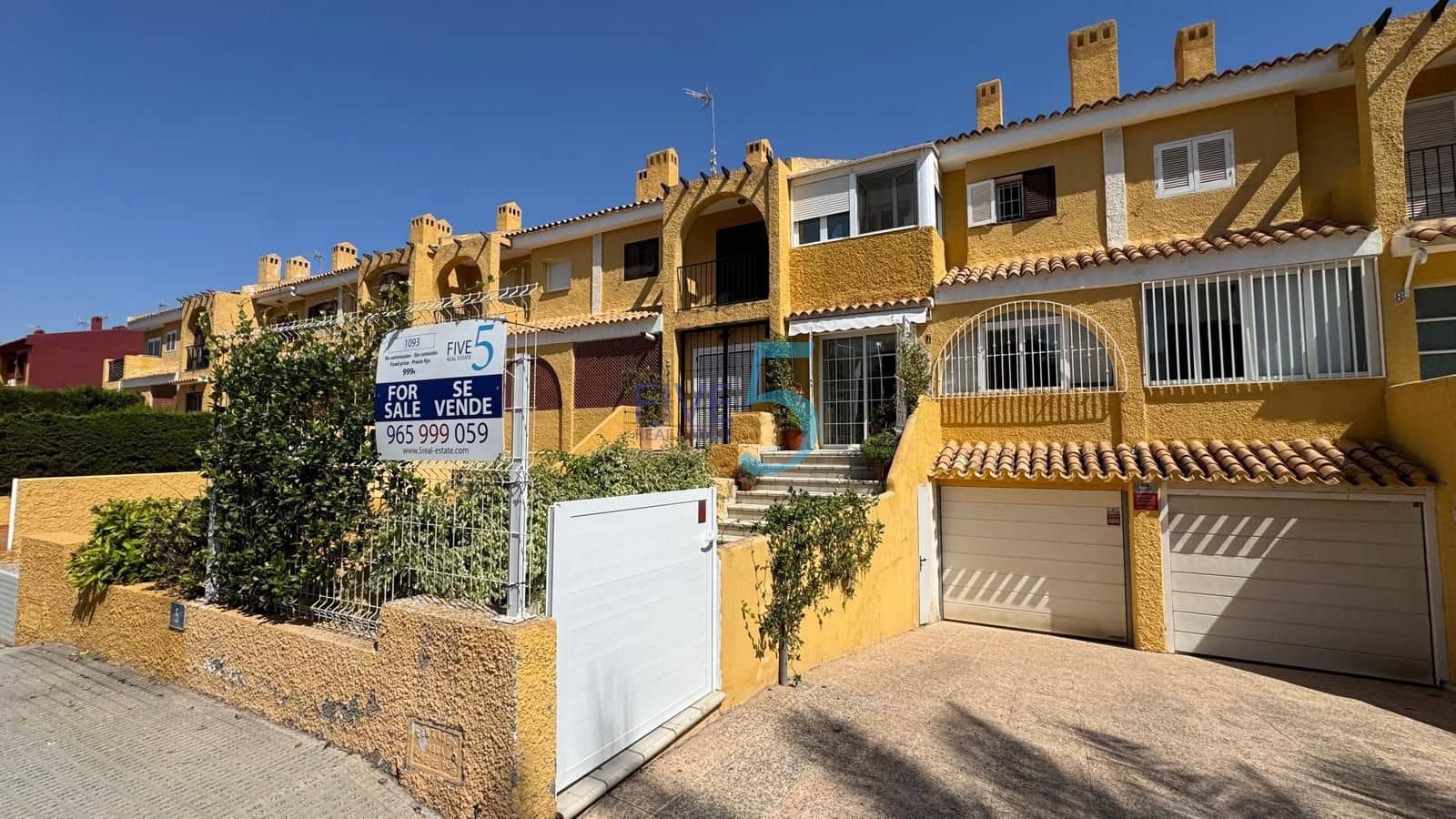 3 bedroom Townhouse for sale in Cabo Roig with pool garage - € 284,000 (Ref: 10048470)