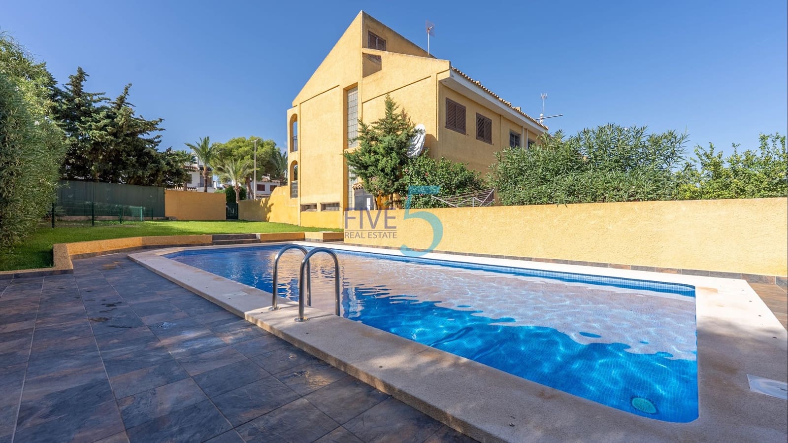 3 sypialnia Dom na sprzedaż w Cabo Roig z basenem garażem - 270 000 € (Ref: 10048470)