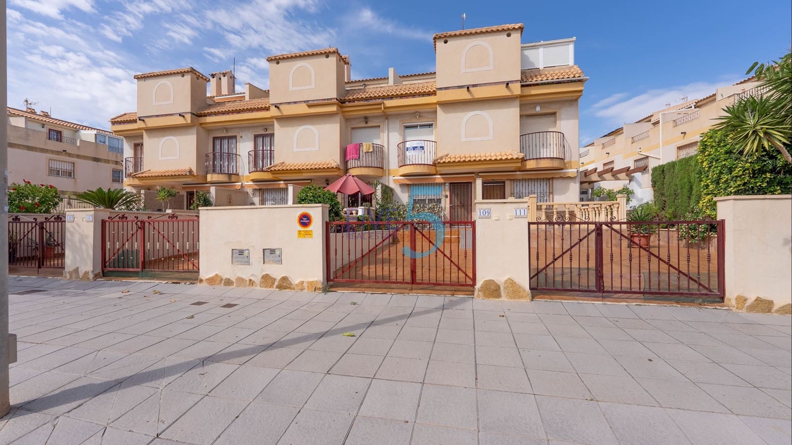 3 bedroom Townhouse for sale in Torre de la Horadada with pool garage - € 229,000 (Ref: 10052023)