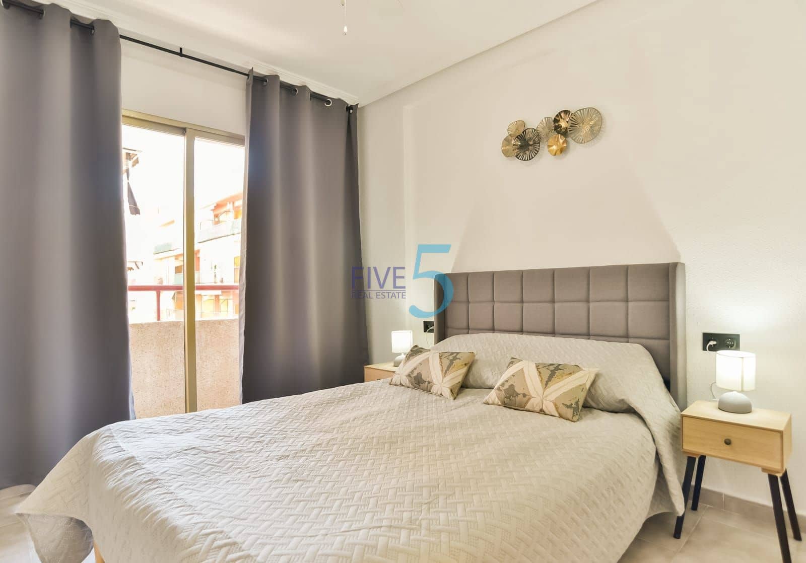 2 sovrum Lägenhet till salu i Torrevieja med garage - 149 000 € (Ref: 10054336)