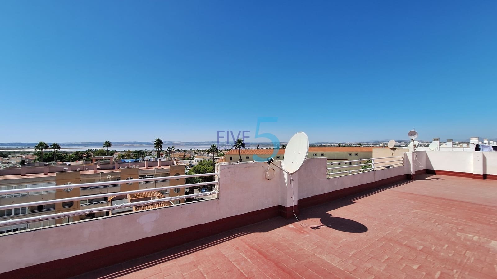 3 soveværelse Lejlighed til salg i Torrevieja med swimmingpool garage - € 149.000 (Ref: 10055771)