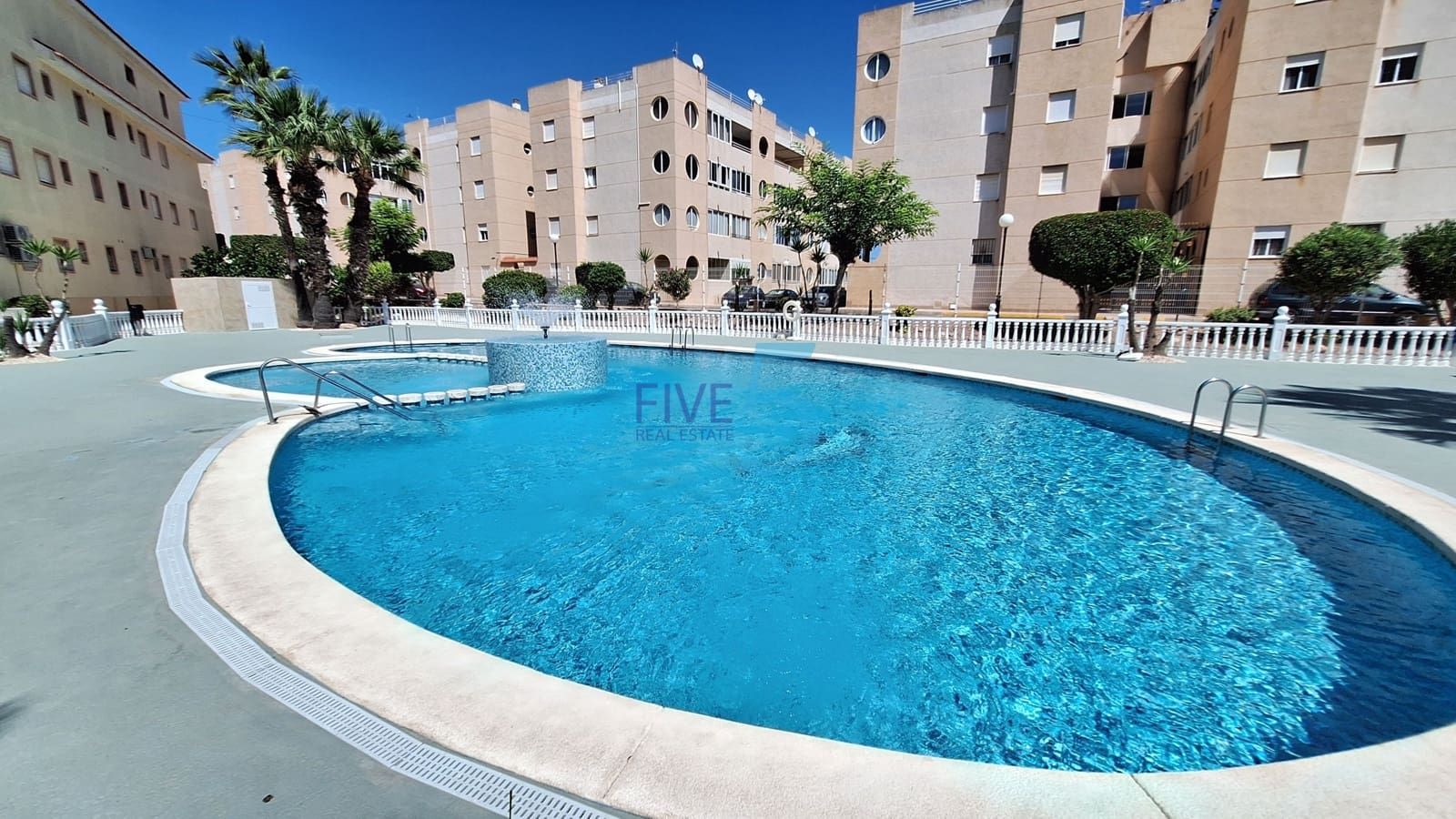3 soveværelse Lejlighed til salg i Torrevieja med swimmingpool garage - € 149.000 (Ref: 10055771)