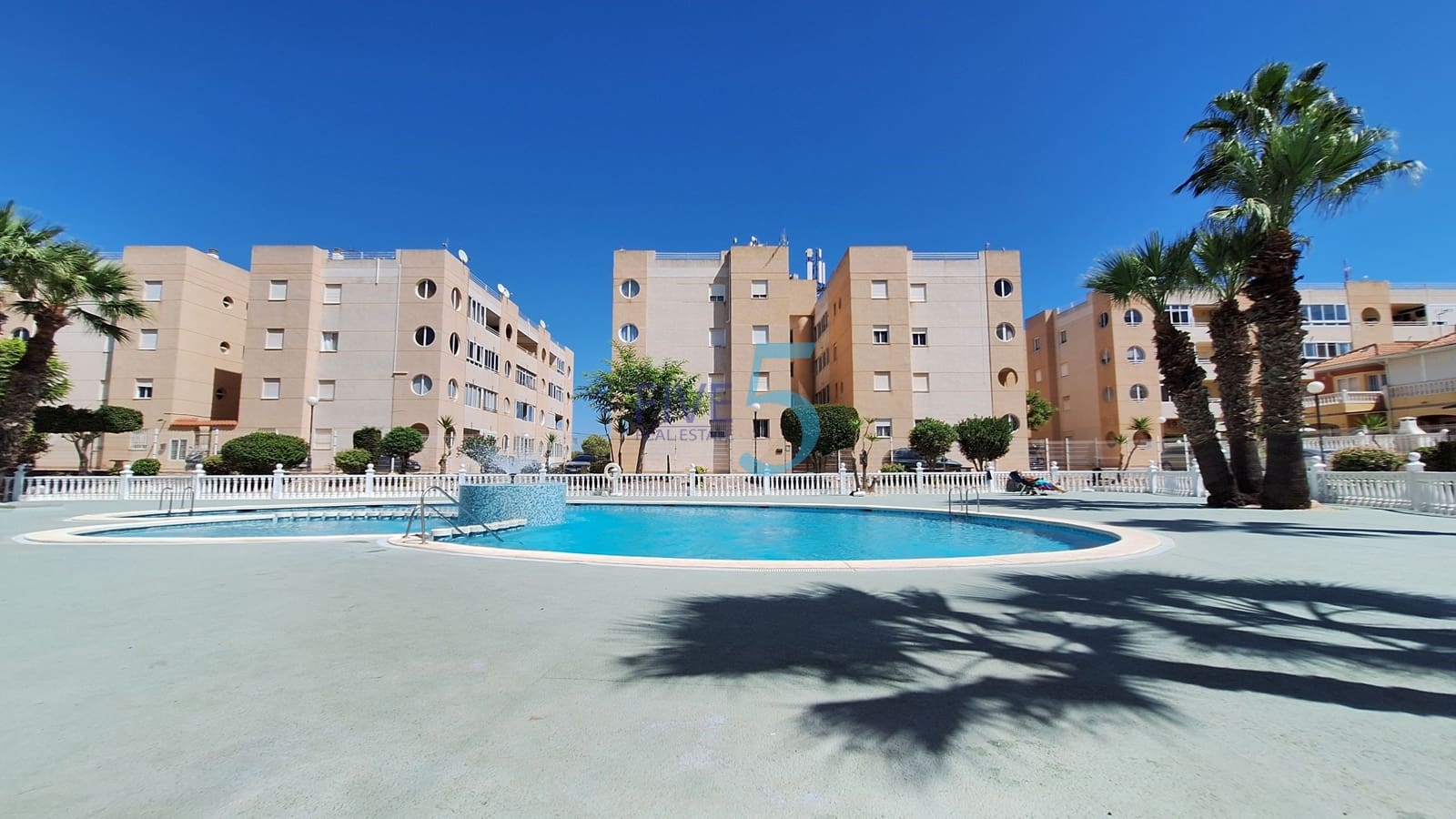 3 soveværelse Lejlighed til salg i Torrevieja med swimmingpool garage - € 149.000 (Ref: 10055771)