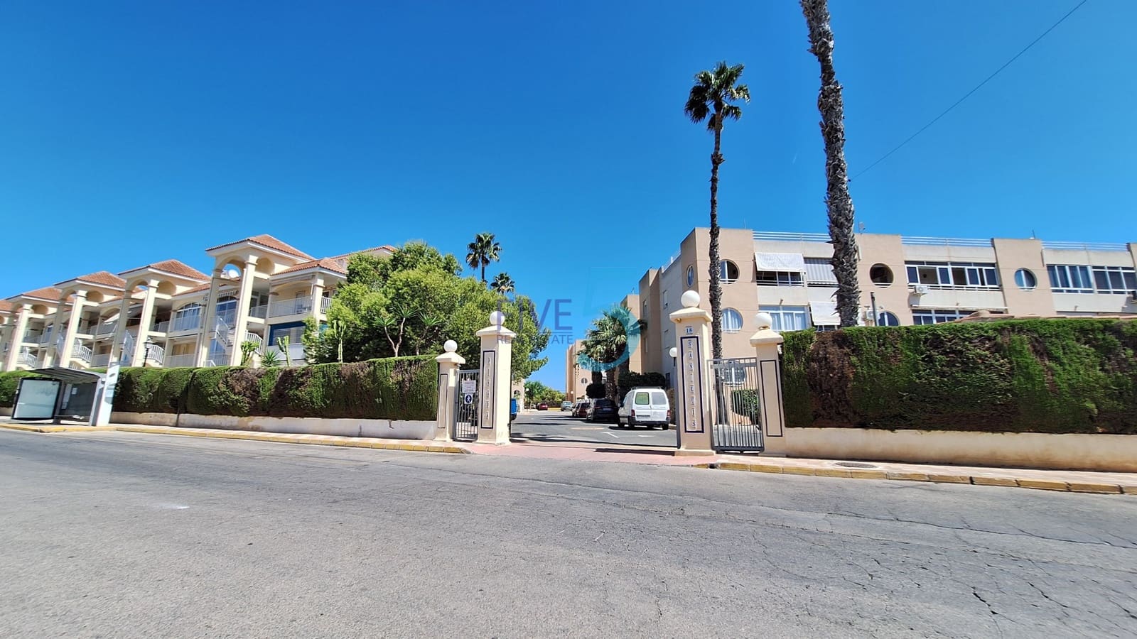 3 soveværelse Lejlighed til salg i Torrevieja med swimmingpool garage - € 149.000 (Ref: 10055771)