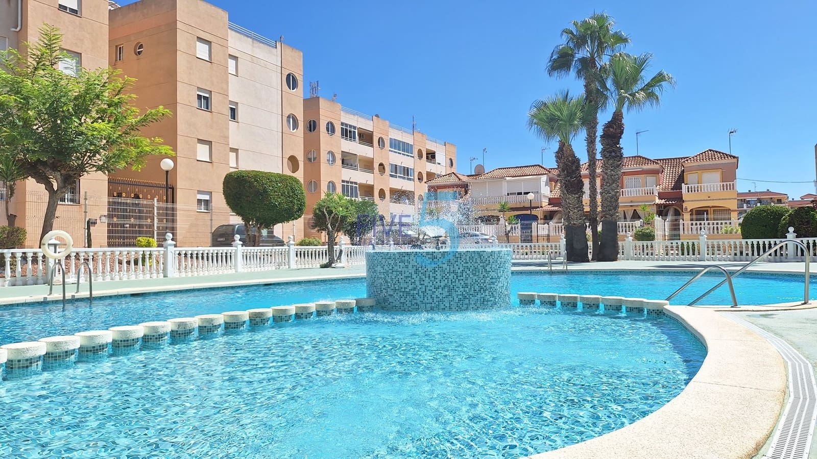 3 soveværelse Lejlighed til salg i Torrevieja med swimmingpool garage - € 149.000 (Ref: 10055771)