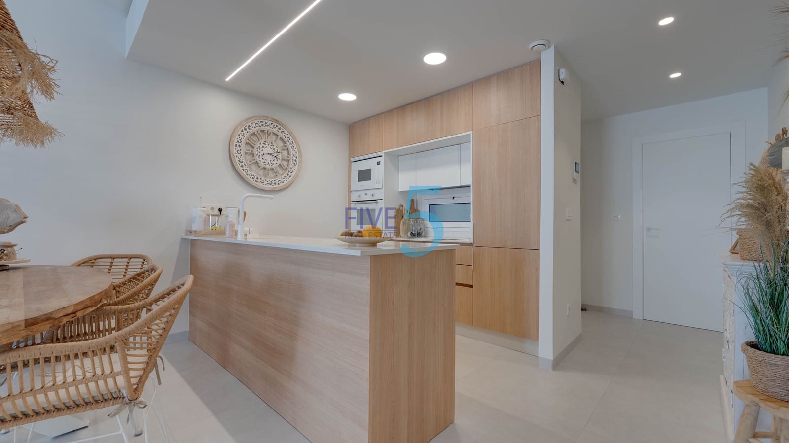 2 Zimmer Apartment zu verkaufen in El Raso mit Pool Garage - 299.000 € (Ref: 10060940)