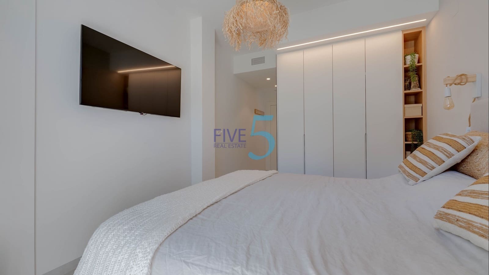 2 Zimmer Apartment zu verkaufen in El Raso mit Pool Garage - 299.000 € (Ref: 10060940)