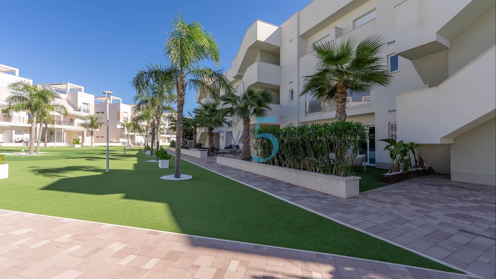 2 Zimmer Apartment zu verkaufen in El Raso mit Pool Garage - 299.000 € (Ref: 10060940)