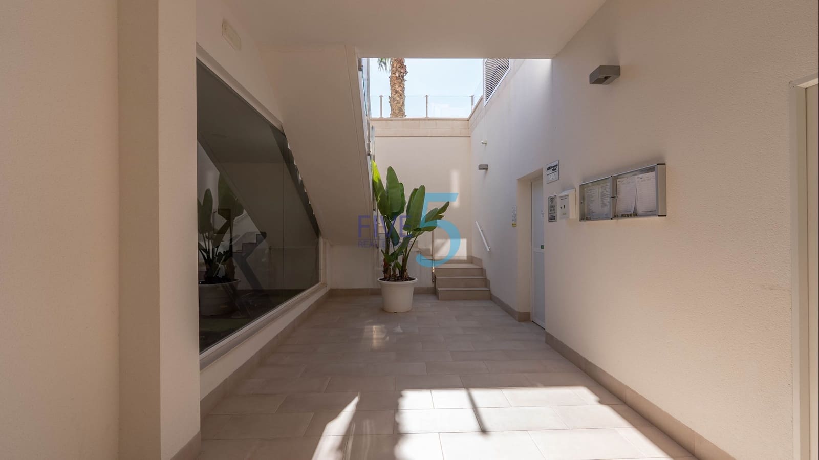 2 Zimmer Apartment zu verkaufen in El Raso mit Pool Garage - 299.000 € (Ref: 10060940)