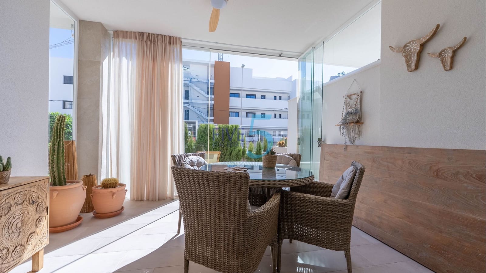 2 Zimmer Apartment zu verkaufen in El Raso mit Pool Garage - 299.000 € (Ref: 10060940)