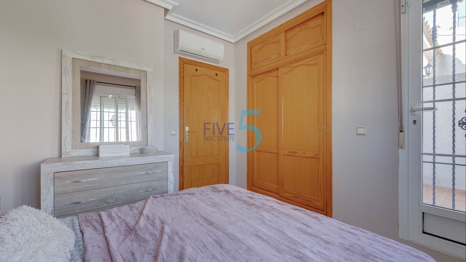Chalet de 3 habitaciones en El Raso en venta con piscina garaje - 325.000 € (Ref: 10060941)
