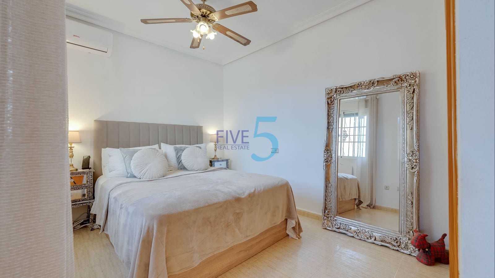 Chalet de 3 habitaciones en El Raso en venta con piscina garaje - 325.000 € (Ref: 10060941)