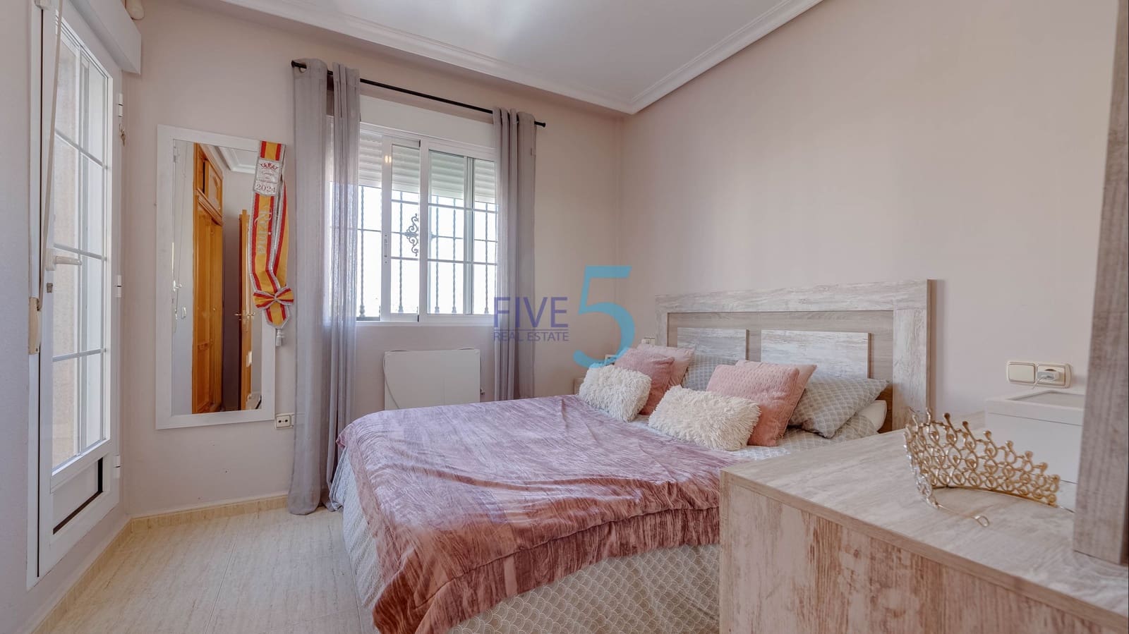 Chalet de 3 habitaciones en El Raso en venta con piscina garaje - 325.000 € (Ref: 10060941)