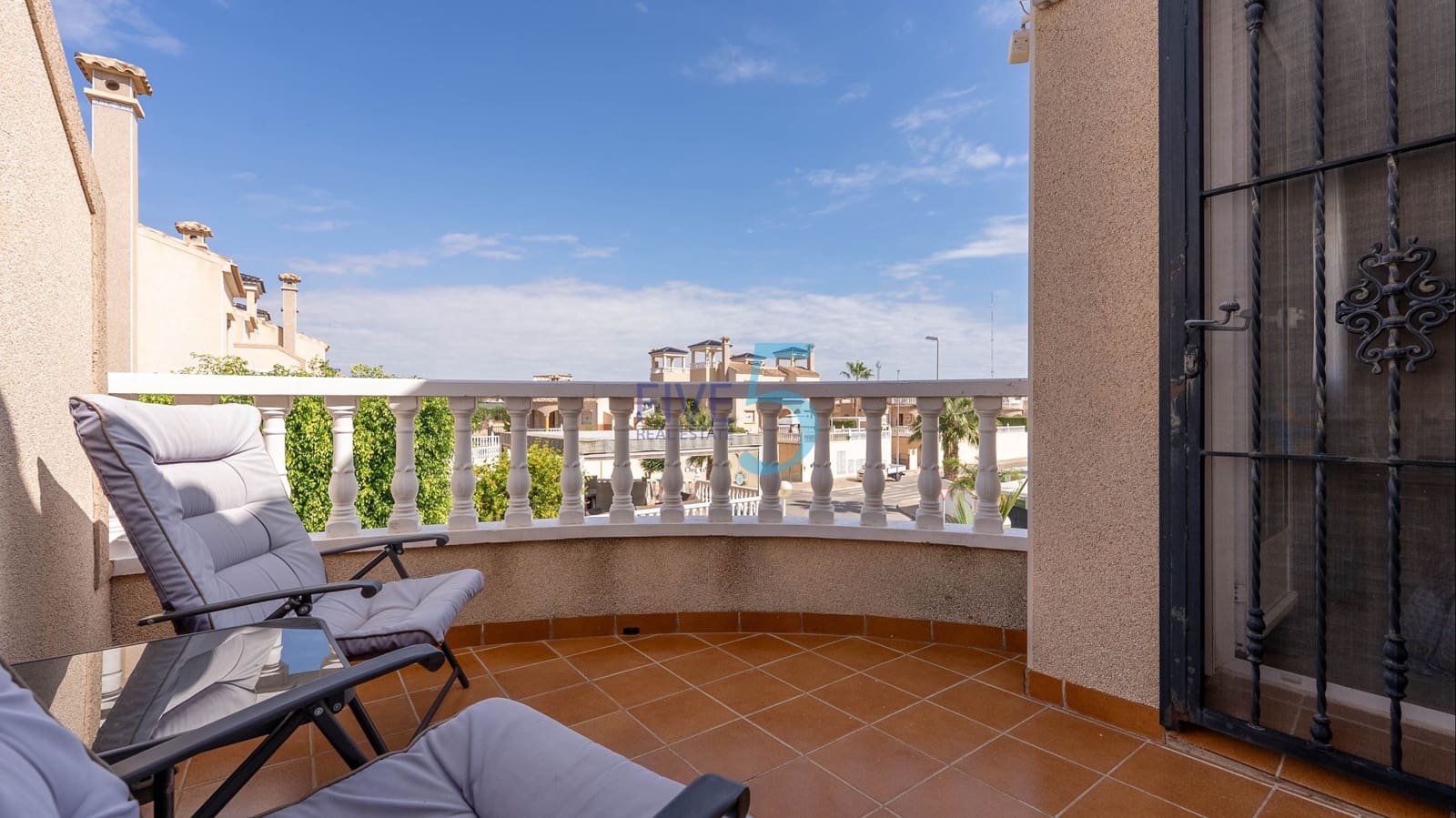 Chalet de 3 habitaciones en El Raso en venta con piscina garaje - 325.000 € (Ref: 10060941)