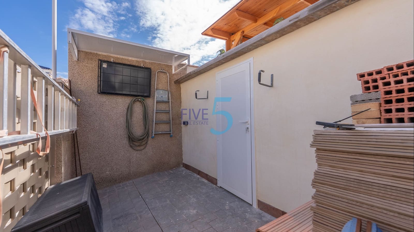 Chalet de 3 habitaciones en El Raso en venta con piscina garaje - 325.000 € (Ref: 10060941)