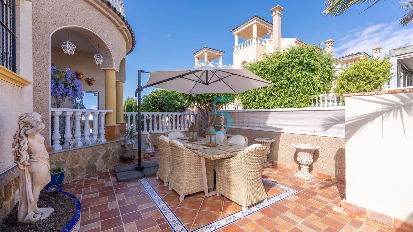 Chalet de 3 habitaciones en El Raso en venta con piscina garaje - 325.000 € (Ref: 10060941)