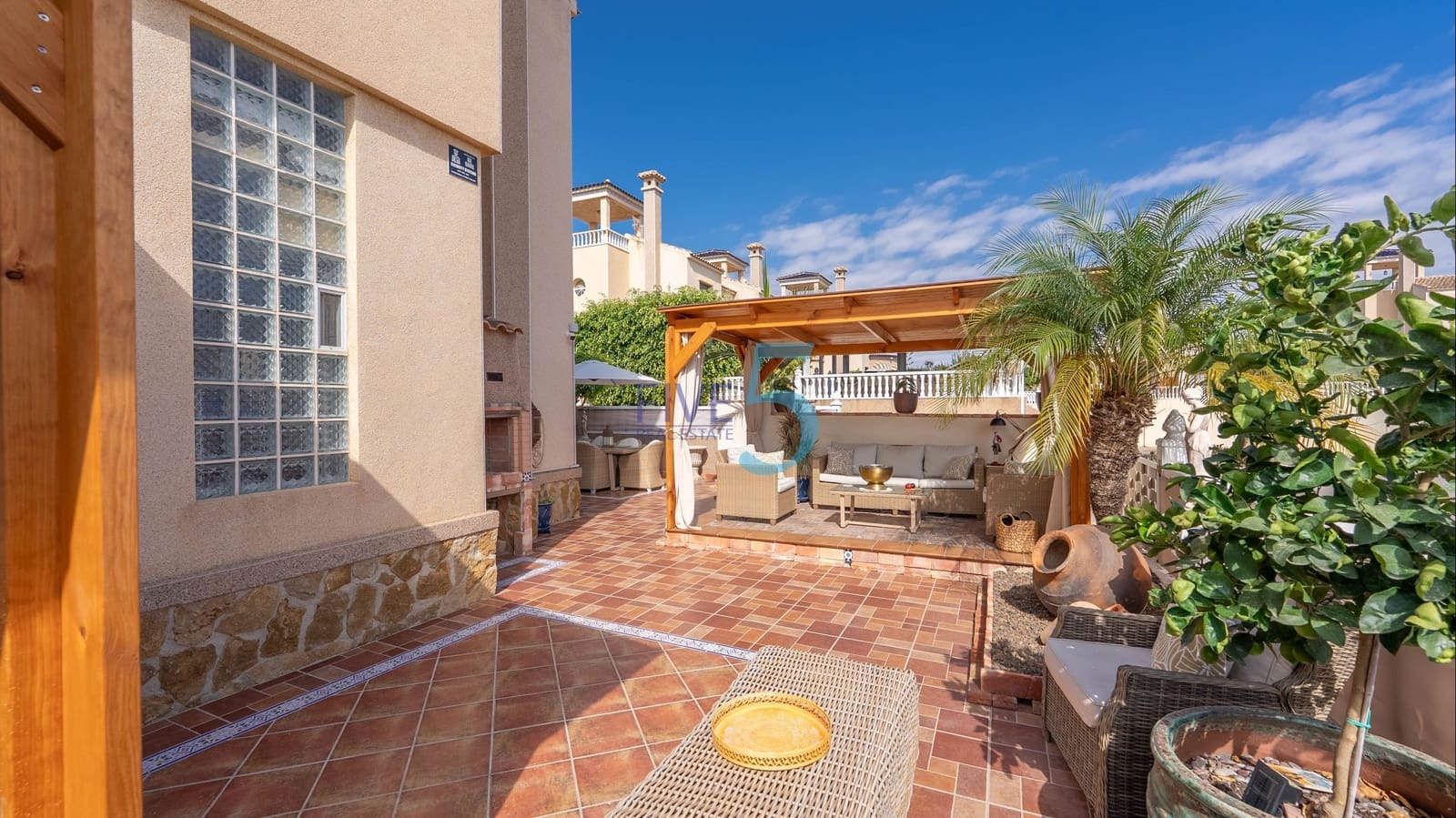 Chalet de 3 habitaciones en El Raso en venta con piscina garaje - 325.000 € (Ref: 10060941)