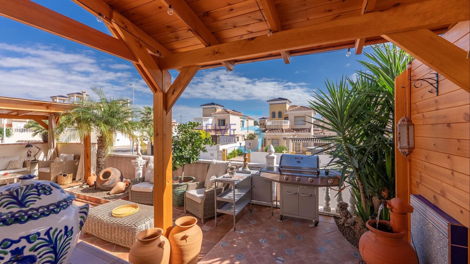 Chalet de 3 habitaciones en El Raso en venta con piscina garaje - 325.000 € (Ref: 10060941)