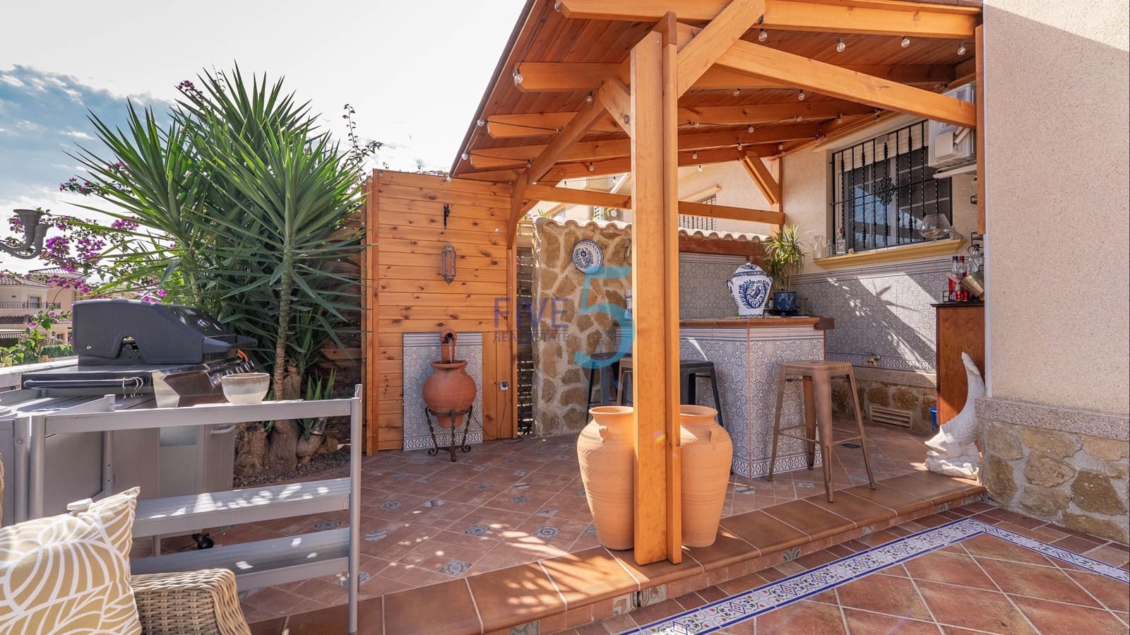 Chalet de 3 habitaciones en El Raso en venta con piscina garaje - 325.000 € (Ref: 10060941)