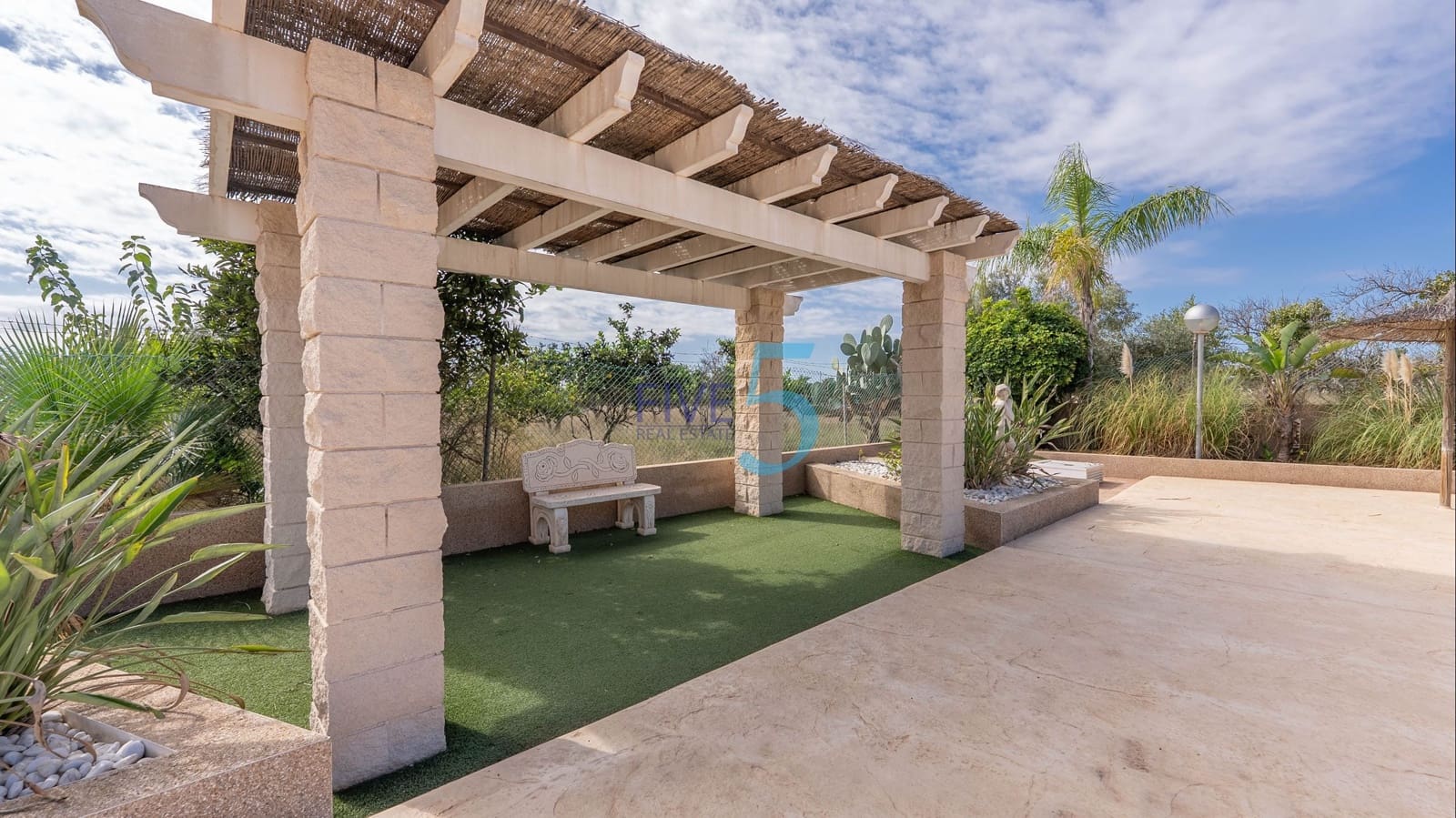 Chalet de 3 habitaciones en El Raso en venta con piscina garaje - 325.000 € (Ref: 10060941)