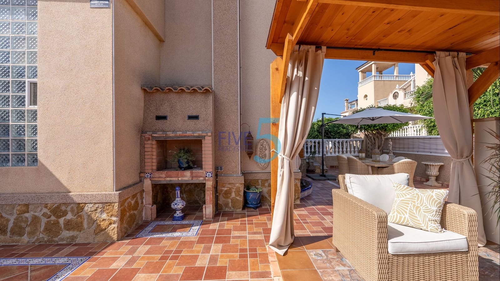 Chalet de 3 habitaciones en El Raso en venta con piscina garaje - 325.000 € (Ref: 10060941)