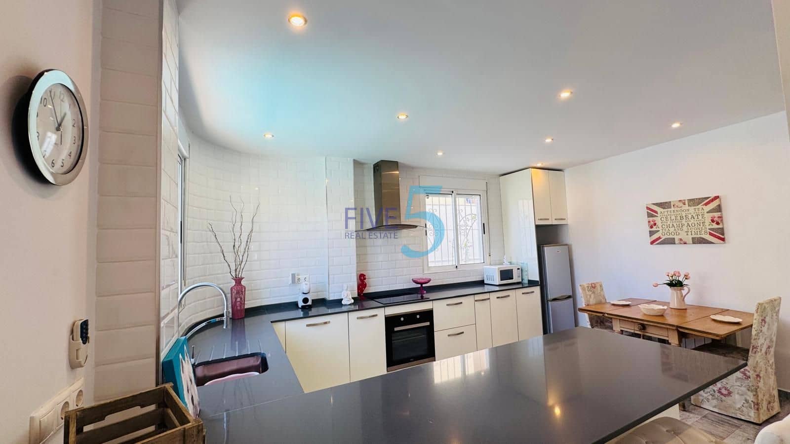 3 chambre Villa/Maison à vendre à Villamartin avec piscine garage - 460 000 € (Ref: 10070178)