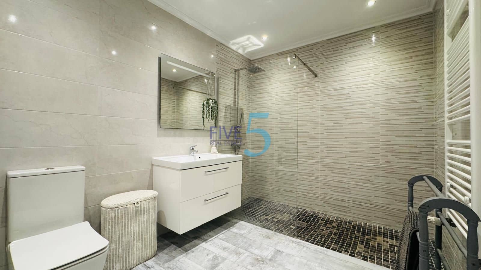 3 chambre Villa/Maison à vendre à Villamartin avec piscine garage - 460 000 € (Ref: 10070178)