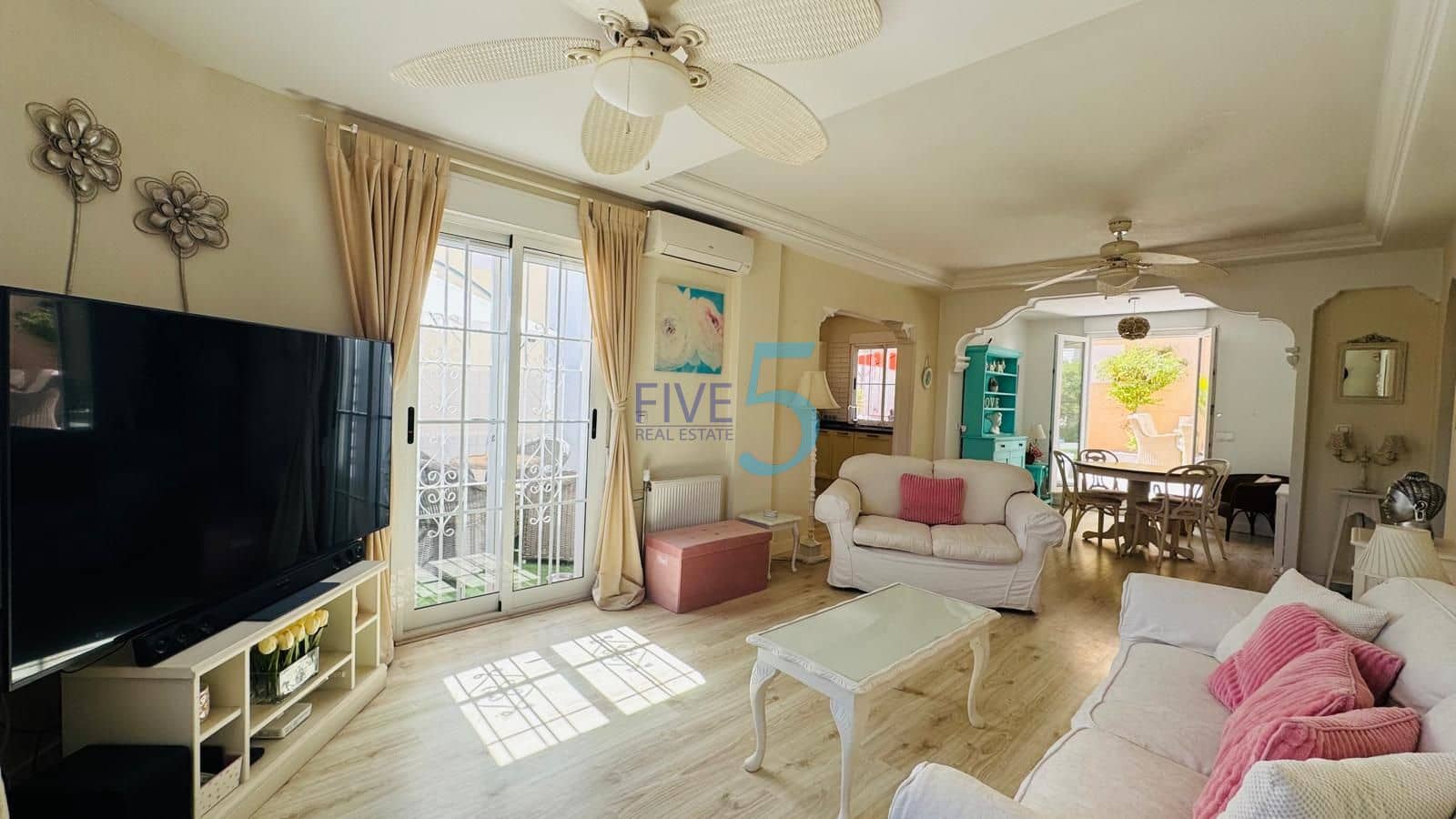 3 chambre Villa/Maison à vendre à Villamartin avec piscine garage - 460 000 € (Ref: 10070178)