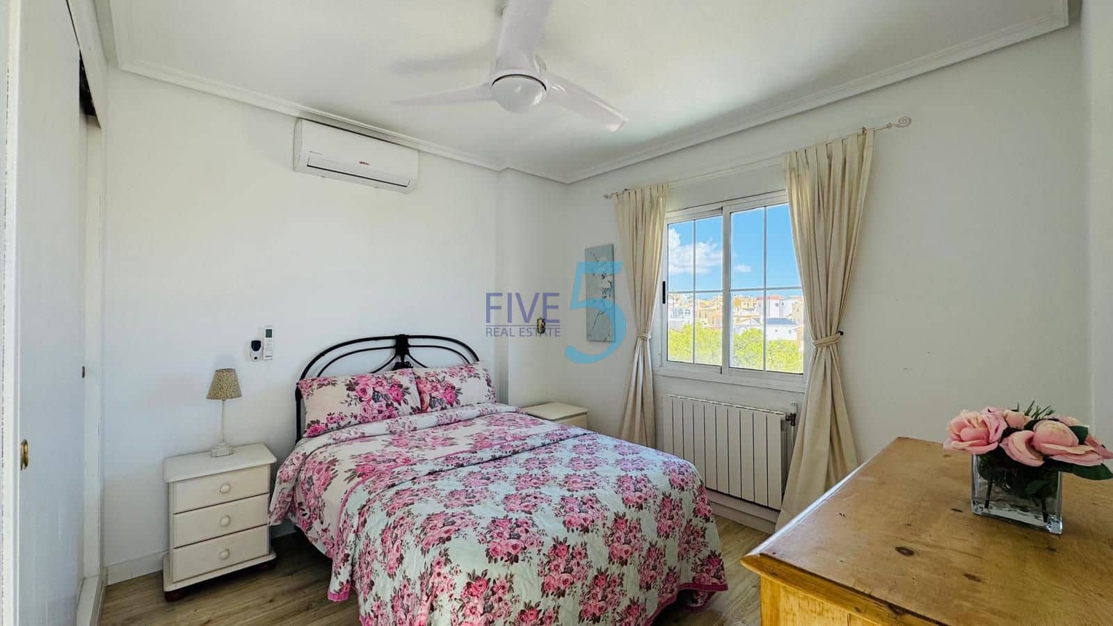 3 chambre Villa/Maison à vendre à Villamartin avec piscine garage - 460 000 € (Ref: 10070178)