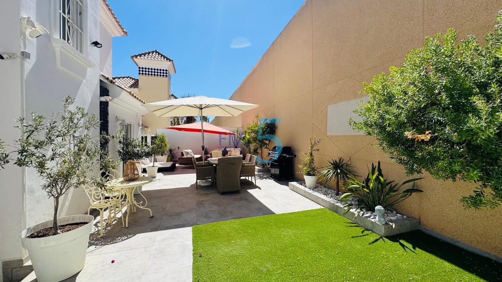 3 chambre Villa/Maison à vendre à Villamartin avec piscine garage - 460 000 € (Ref: 10070178)