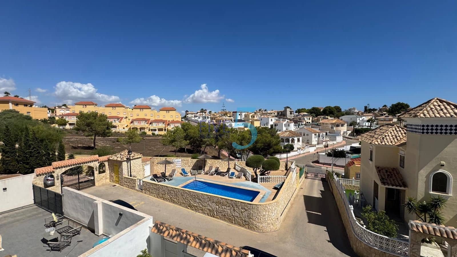 3 chambre Villa/Maison à vendre à Villamartin avec piscine garage - 460 000 € (Ref: 10070178)