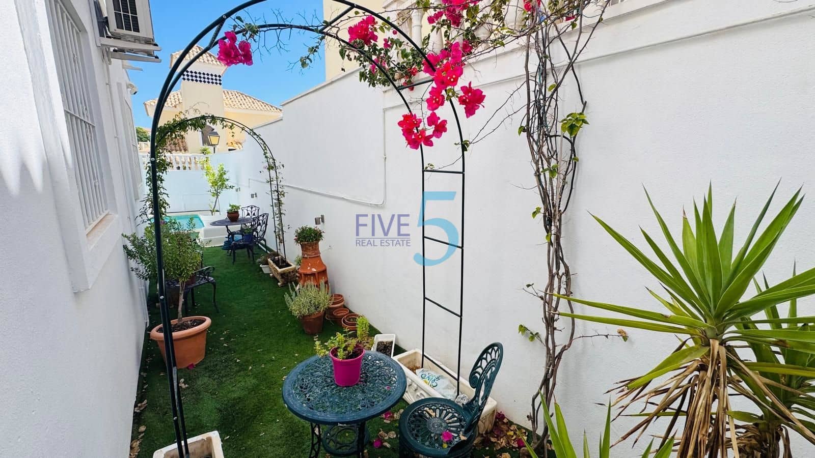 3 chambre Villa/Maison à vendre à Villamartin avec piscine garage - 460 000 € (Ref: 10070178)