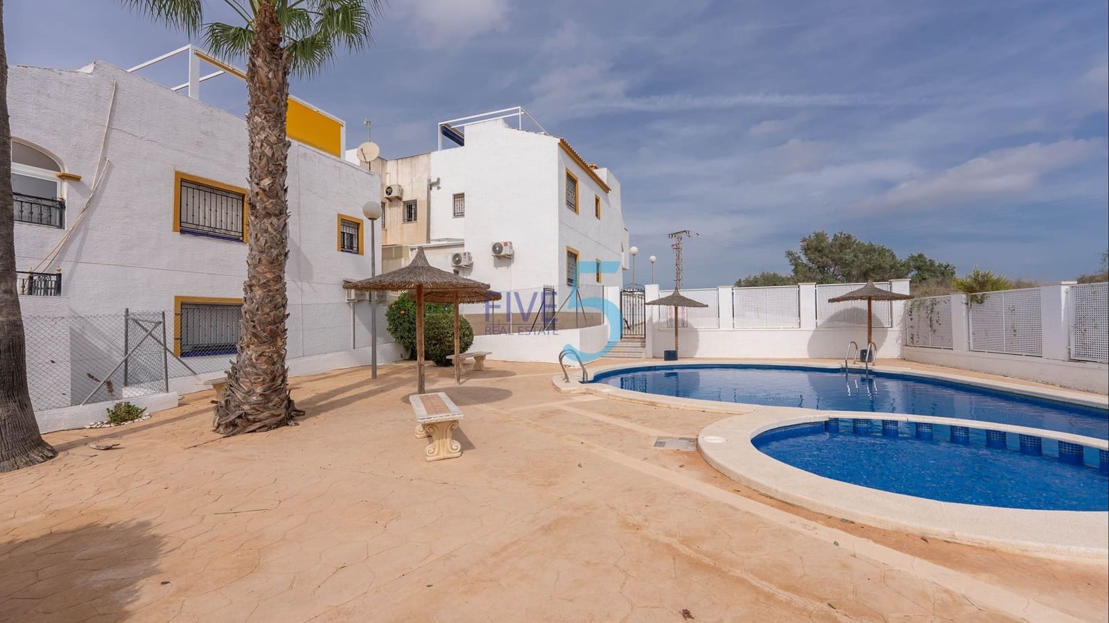 2 bedroom Apartment for sale in Vistabella with pool garage - € 125,000 (Ref: 10070179)