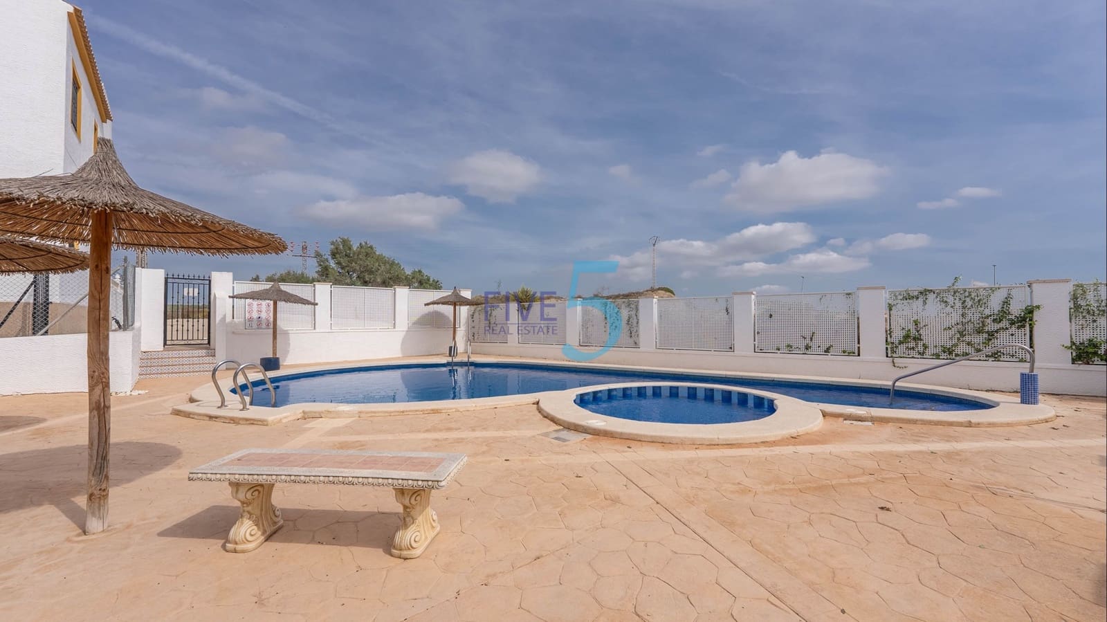 2 bedroom Apartment for sale in Vistabella with pool garage - € 125,000 (Ref: 10070179)