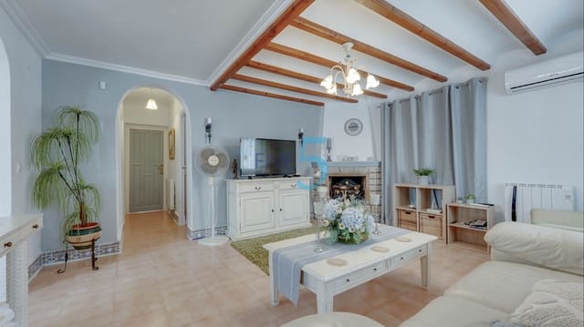 Chalet de 2 habitaciones en Playa Flamenca, Orihuela en venta con garaje - 295.000 € (Ref: 10073083)