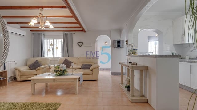 Chalet de 2 habitaciones en Playa Flamenca, Orihuela en venta con garaje - 295.000 € (Ref: 10073083)