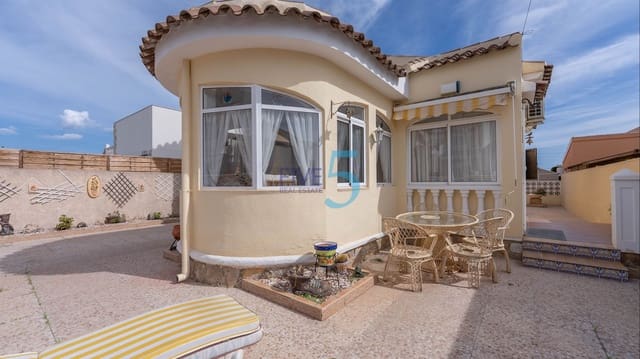 Chalet de 2 habitaciones en Playa Flamenca, Orihuela en venta con garaje - 295.000 € (Ref: 10073083)