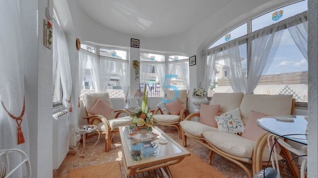 Chalet de 2 habitaciones en Playa Flamenca, Orihuela en venta con garaje - 295.000 € (Ref: 10073083)